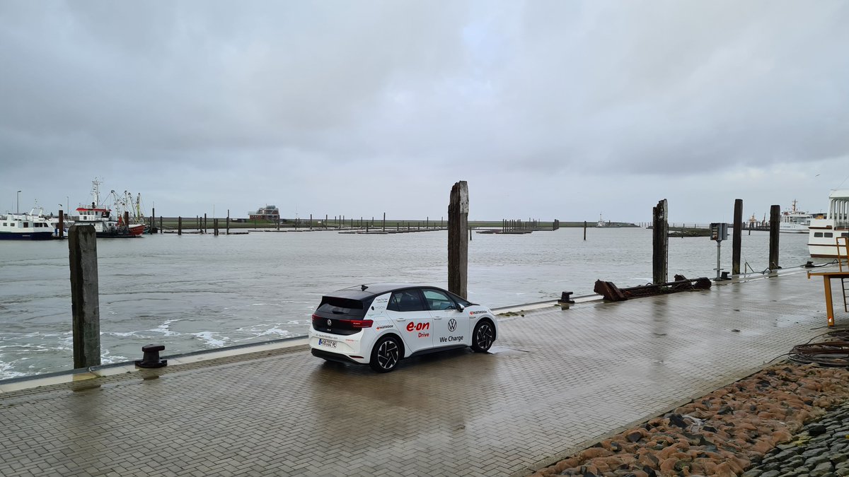 id3marathon's tweet photo. Unsere #id3deutschlandtour ist endlich nach über 19.000 Kilometern an der #Küste #Deutschlands angekommen! In #Norddeich am Hafen wehte unseren beiden Piloten eine frische Brise um die Nase, die die Windsurfer auch für sich zu nutzen wussten!

#id3marathon #vwid3 #vwid3 https://t.co/ziLYfor9Wx