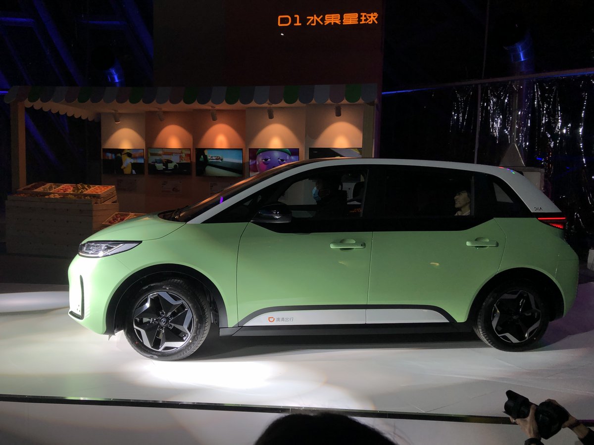 Китайские Didi Chuxing и BYD представили электромобиль для агрегаторов такси — с дисплеями для пассажиров