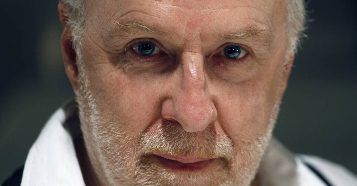 [tribune] Christian Benedetti : “Et qui va nous dire de nous embrasser de nouveau ?” bit.ly/35yv2YK <a href="/Theatre_Studio/">Théâtre Studio</a> @theatreathenee <a href="/MCAmiens/">Maison de la Culture Amiens</a>