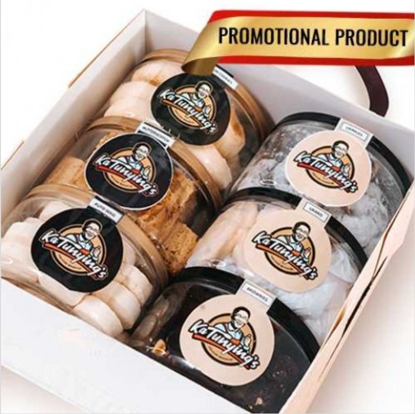 TresSolution's tweet photo. JC x KATUNYING HOLIDAY PREMIUM PASALUBONG

Shop Link ⬇️
https://t.co/A3zL2eRzjP

Set inclusions:
Uraro
Puto Seko
Butterscotch
Brownies
Polvoron Cookies
Choco Crinkles

#premium #gift #holiday #christmas #order #online #food #ph #philippines #ad #follow4follow #like4like #gainpost https://t.co/oYM3SirCVS
