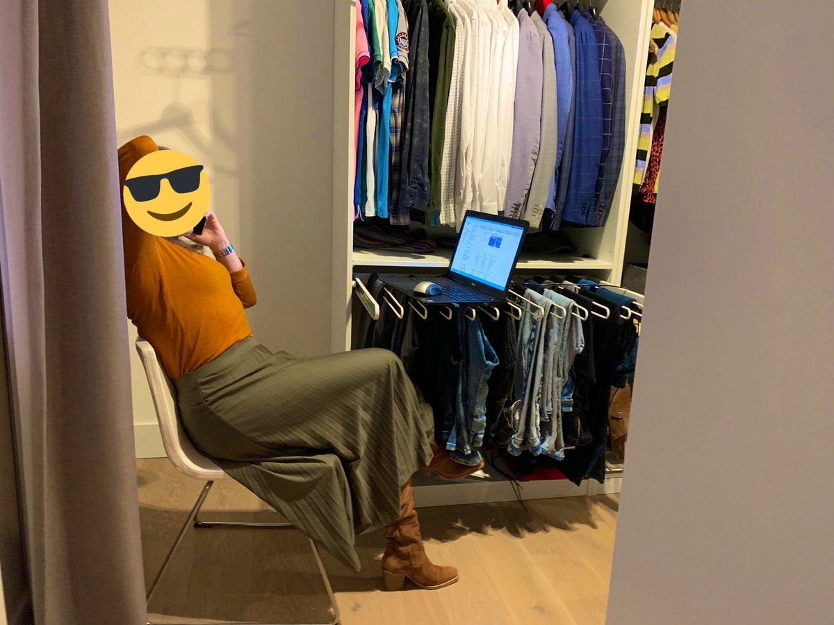 JBotermans's tweet photo. Een Pax kast met uittrekbare broekhanger #Komplement van @IKEANederland Ook te gebruiken als bureau voor de thuiswekplek. #thuiswerken #coronamaatregelen #IKEA #lockdown https://t.co/FbX1IQJwt9