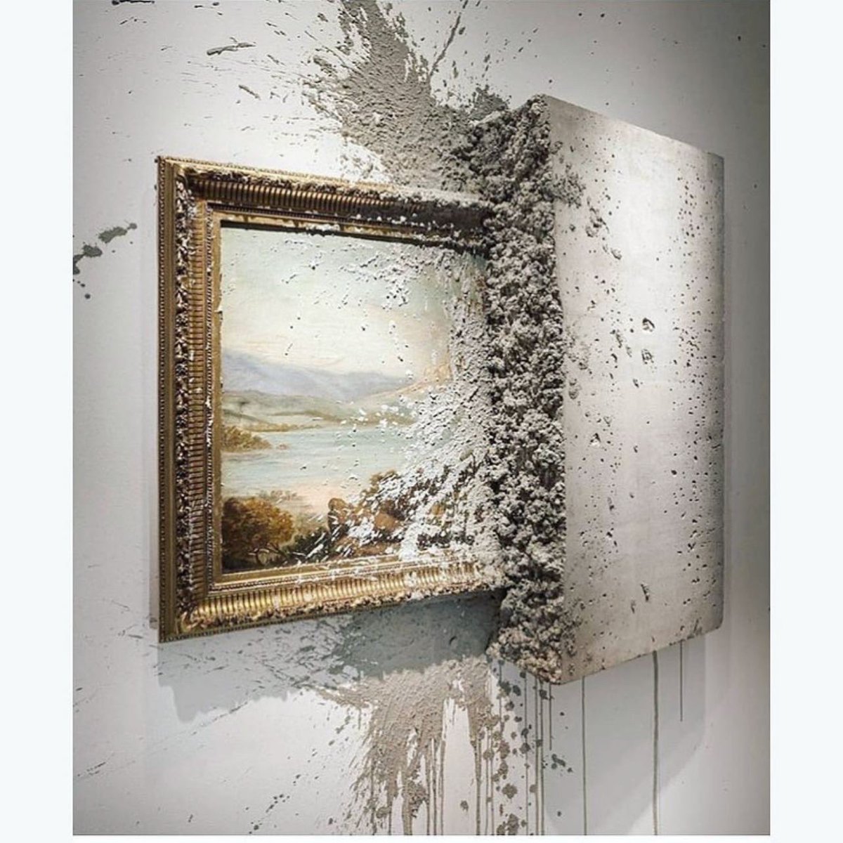 I love mixing ideas like painting and sculpture together! The work of artist Alejandro Almanza still gets me every time.🔥😍💪
.
.
#sculptureart #mixedmediaart #amazingtalent