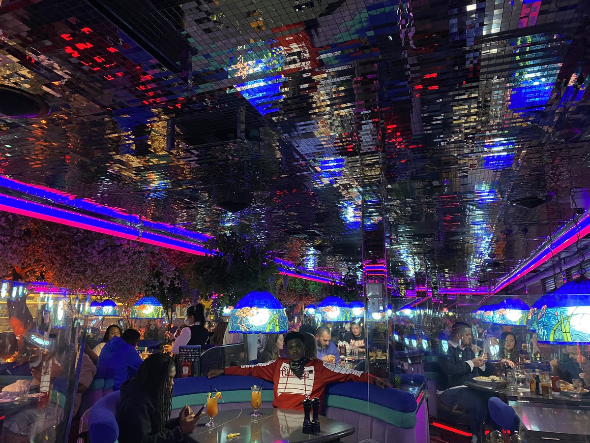 PaytonDodds's tweet photo. KDs but make it Vegas https://t.co/QcnuckWBcU