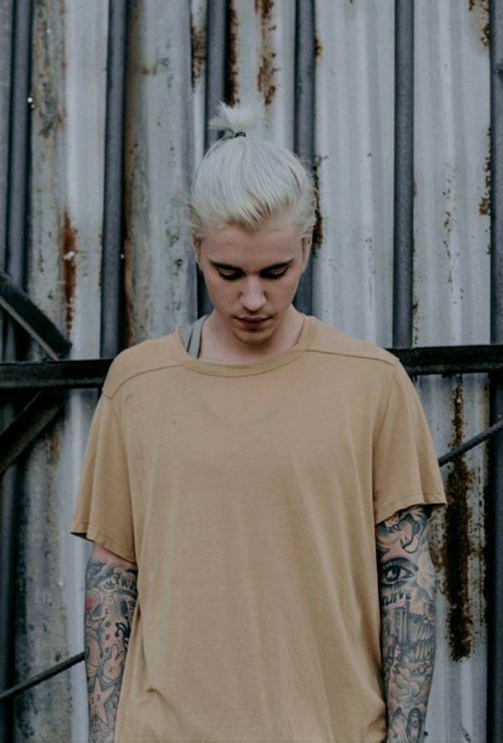 fontesbieber's tweet photo. ESTAMOS PERTO DO FIM DA VOTAÇÃO E PRECISAMOS ULTRAPASSAR O FANDOM DO LADO

META: MIL RTs = MIL VOTOS

I’m voting for Justin Bieber for Artist Of The Year at the #AMAs https://t.co/K8ROxIkdzW