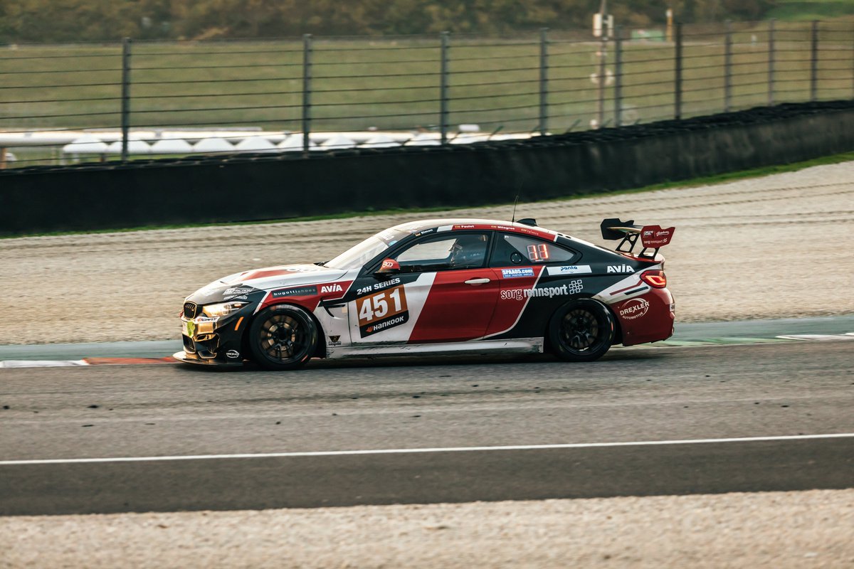 jmdelosmilagros's tweet photo. ✅ MISIÓN CUMPLIDA
🏆🏆🏆🏆🏆🏆🏆🏆
¡¡Campeones del @24HSERIES  Continents 2020!! Björn Simon y yo hemos ganado el título absoluto de pilotos y también de la categoría GT4 y @SorgRennsport ha hecho lo propio en la clasificación de equipos. @BMWEspana @BMWMotorsport #BMW #BMWM https://t.co/zKjH25tkFp