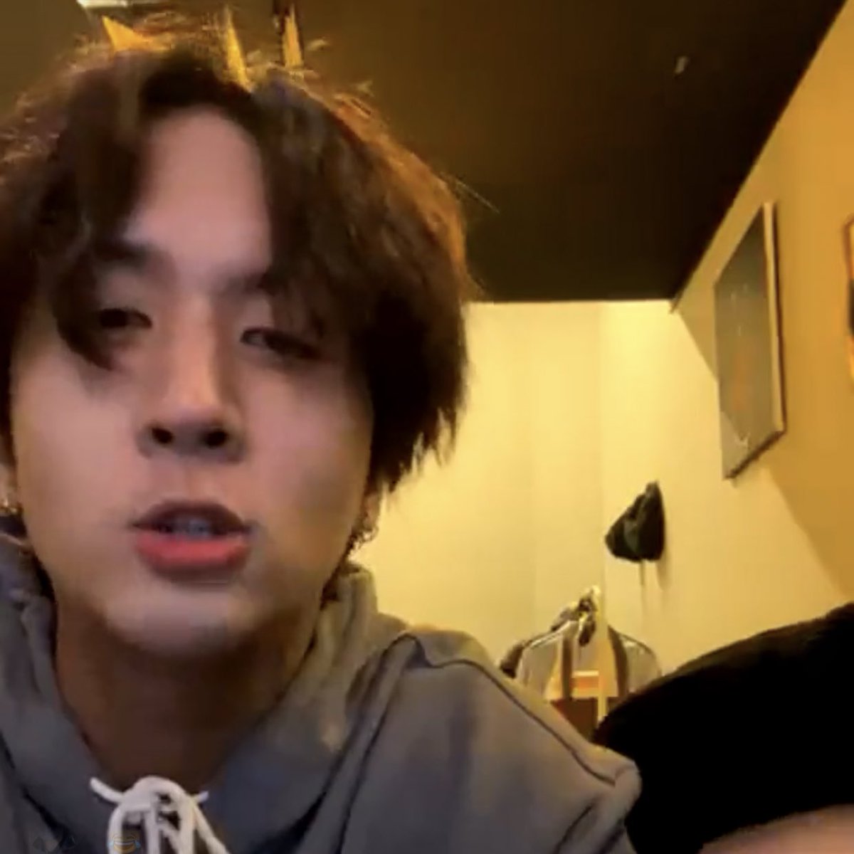 wantshik's tweet photo. Rav said he is going to trim his hair tomorrow or the day after 🥺 https://t.co/lXAIRGejCD