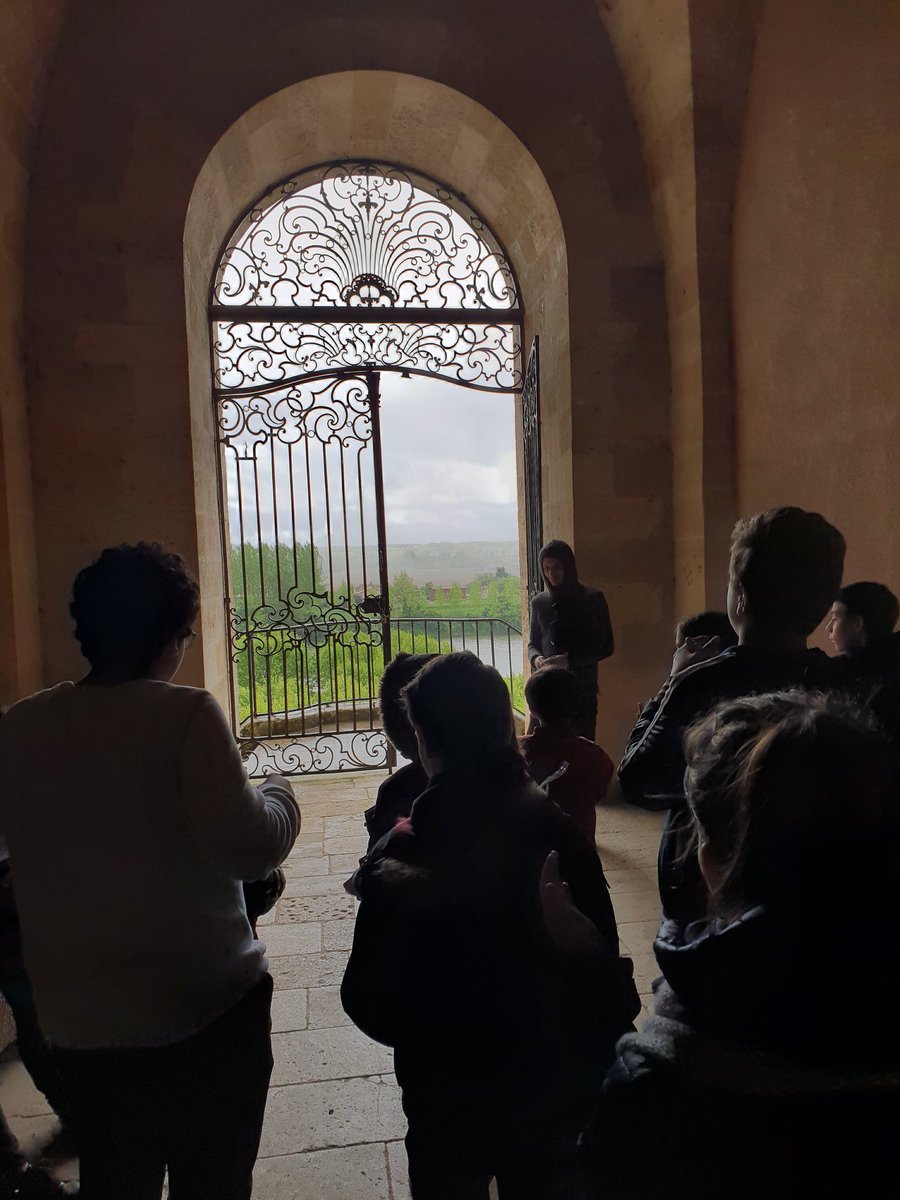 Clia33880's tweet photo. Souvenir avril 2019: visite du prieuré de La Reole par Street Def 👍🧡
@Maraspoesie @LareoleMaville https://t.co/Y6RQ40U6S2