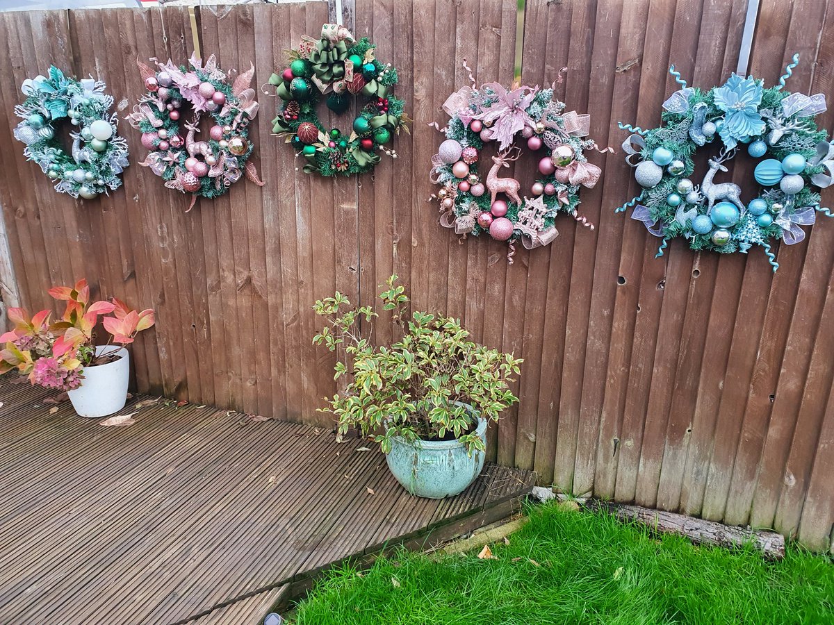 Busy weekend of wreath making 🎄🎅