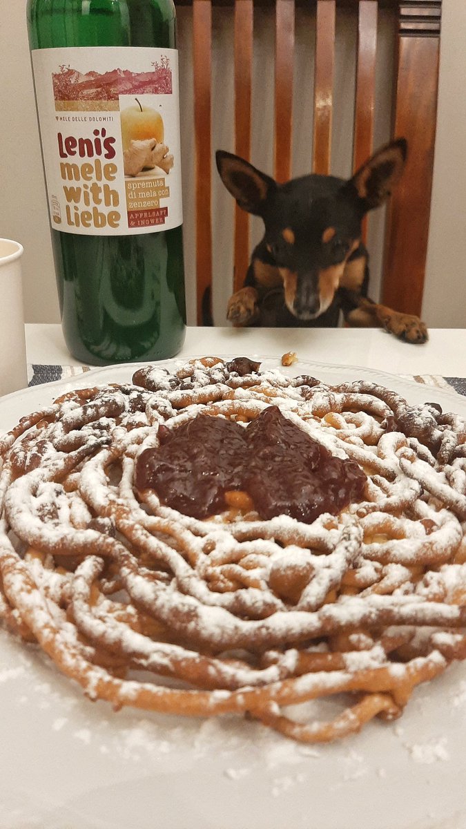 pizzo_76's tweet photo. oggi Strauben, le frittelle dolci del Tirolo a forma di chiocciola 😋😋 ecco la ricetta
#strauben #melewithliebe https://t.co/OAUFsEp4DO