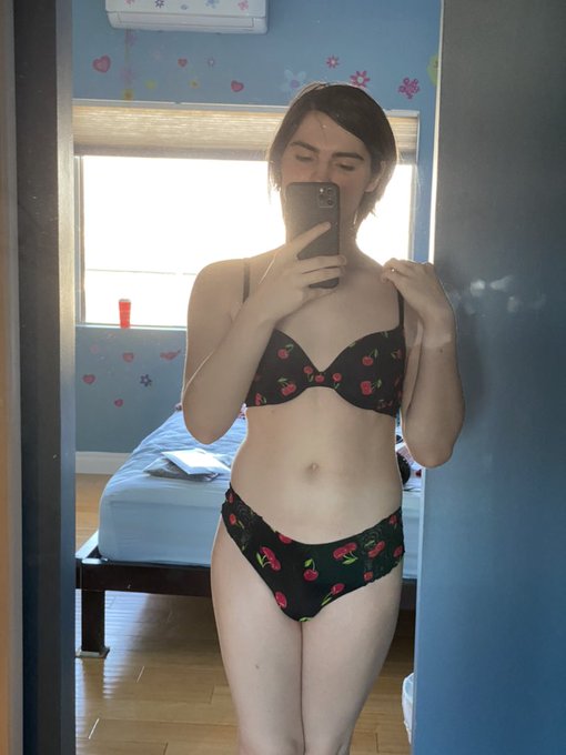 haha it has cherries bc I have balls https://t.co/4D4DiFZgPm