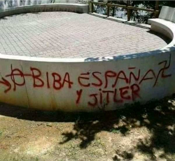 LorenzoCal14's tweet photo. #EnVenezuelaBrillaLaPaz 
"No solamente Venezuela es único país donde el nivel cultural e intelectual de los fachos de extrema derecha está en números negativos" https://t.co/Y55f87zHKq