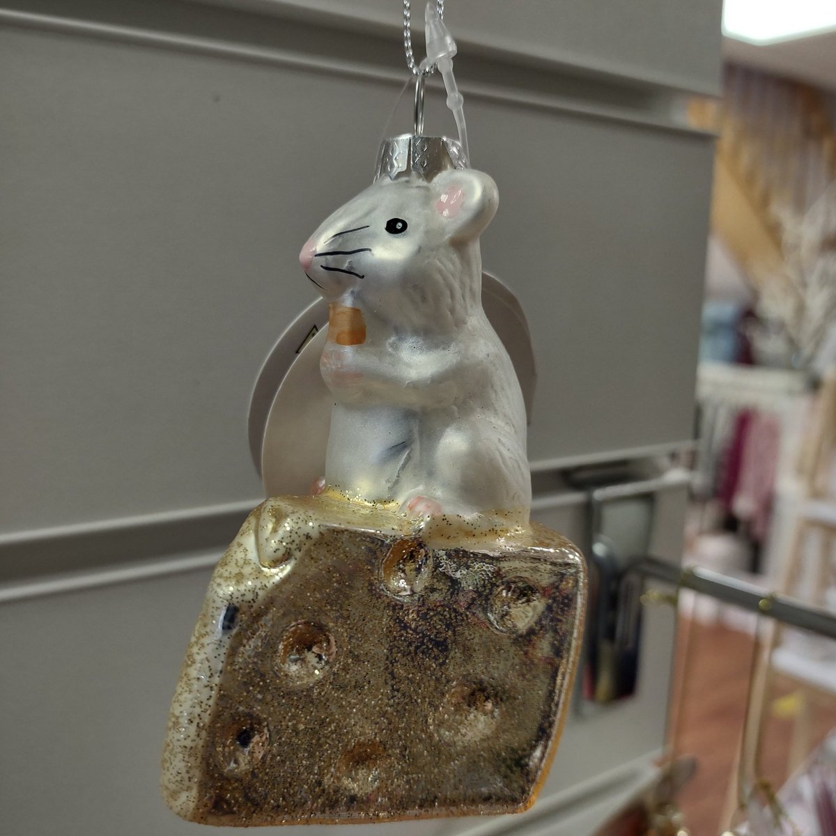 MagpiesNestLtd's tweet photo. 🎄Decoration of the Day 🎄
Today it's the turn of this little #Christmas mouse nibbling some cheese. I love this one:) £9.99 

🎄https://t.co/Y9vXAYpXiX
Or phone the shop tomorrow 9am till 5.30pm for #phoneorders #phoneandcollect #clickandcollect #christmasbaubles #bauble
#Cheese https://t.co/5zehPJuz1f