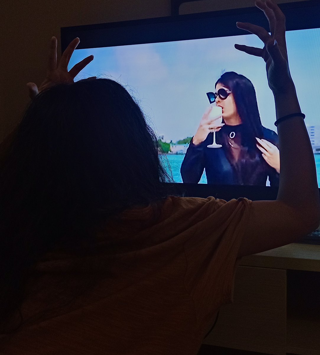lilysing12's tweet photo. Ya vi la nueva peli de Markomusic y me encanto ...este chico es un crack .... me he reído mucho #siempremoetnuncainmoet #sueltateniñadura https://t.co/rGOjBbfqZQ