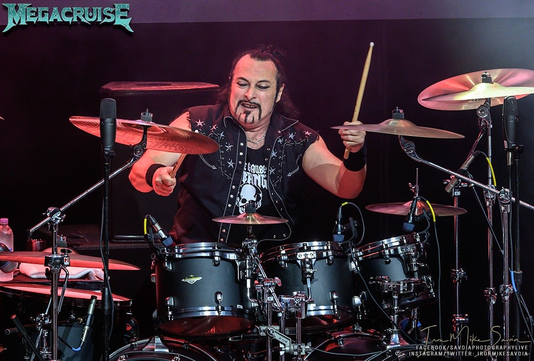 metalchurchis1's tweet photo. Stet aboard the Megacruise (photo credit @ironmikesavoia) #metalchurch #megacruise2019 #stethowland #drums #kickassdrummer #bamf #memories #Goodtimes https://t.co/eWLpAFd2xY