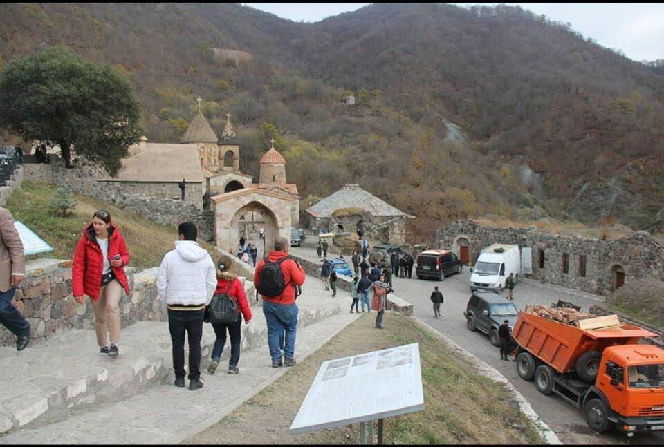 Nigar_Shi's tweet photo. Armenians demolish the roof of the #monastery,which has been standing intact among Azerbaijanis in #Kalbajar since the 12th century,and take it to Armenia.Religion is important to them,don't you think? #DontBelieveArmenia @BBCWorld @SEDLAW15 @UNESCO @i_korotchenko @Shevchenkomax https://t.co/E5H6Y4e4W9