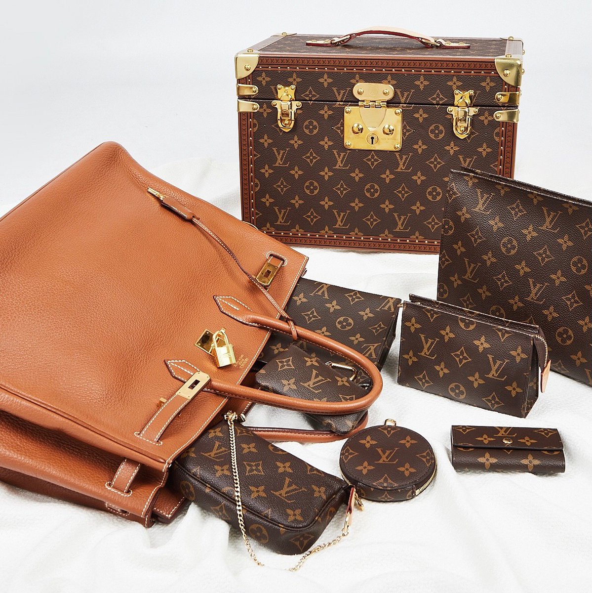 yoogiscloset's tweet photo. Happy #monogrammonday with coveted Louis Vuitton SLGβs! ππ€ https://t.co/wBPoHw7gIz