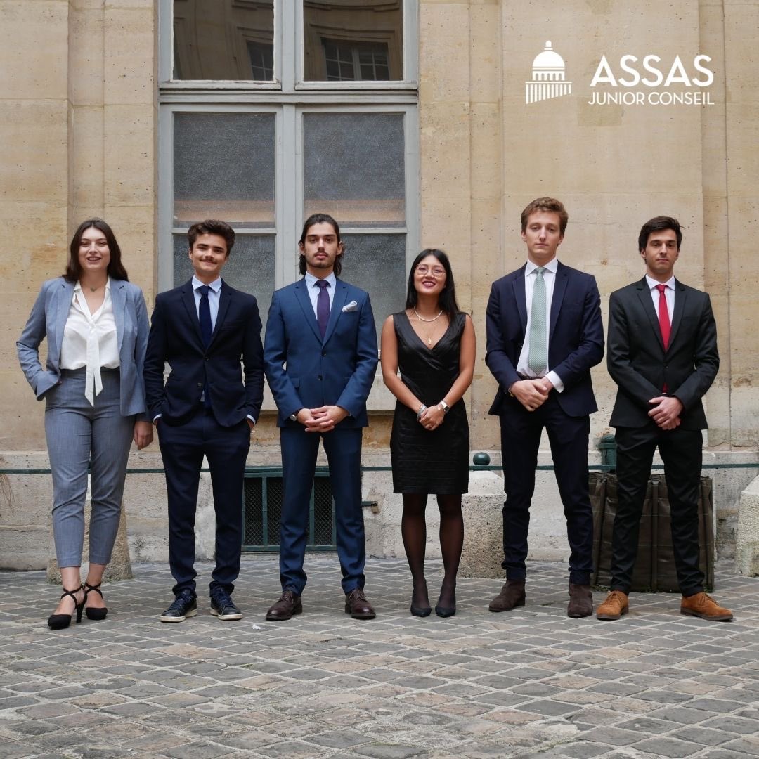 AJCAssas's tweet photo. Voici le Conseil d’Administration !

Julien Molina, Président
Clarisse Thomas, Directrice Commerciale
Antoine de la Tour, Trésorier
Loriane Laville, Secrétaire Générale
Gustave Poujol, Directeur Front-Office
Lucien Rochet, Directeur Back-Office

#WeAreJE #GoAJC https://t.co/fTN2OczpGJ
