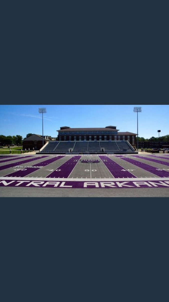ShamariKeshaun's tweet photo. Blessed to receive my 3rd offer from the University of Central Arkansas 🖤💜 @CoachScales  #HoodHero8 https://t.co/qlHL8j2GFG