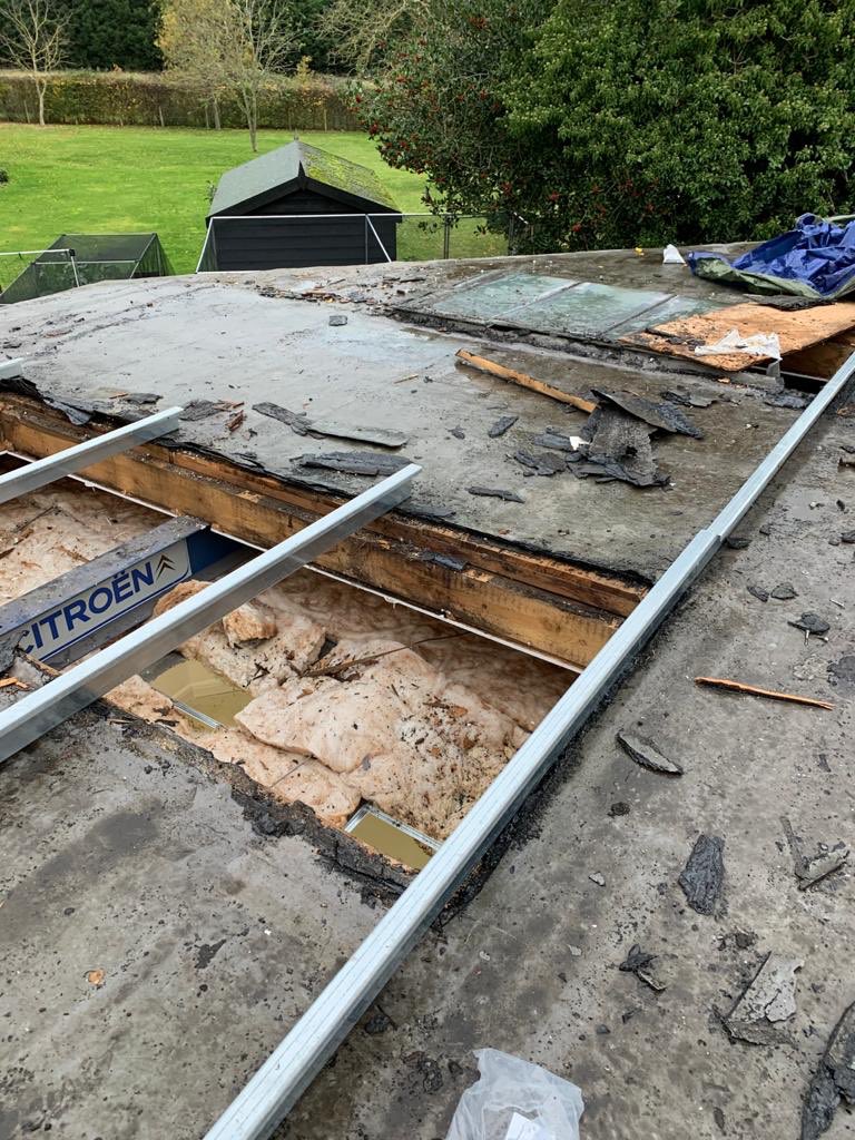 FirstFixGroup's tweet photo. Galleywood, Chelmsford.
#newroofs being formed . 
Day 18 and roof 6 now being done . 
&amp; #valleygutter and #sheeting has begun   #hiproof https://t.co/m9mNv6BBX6
