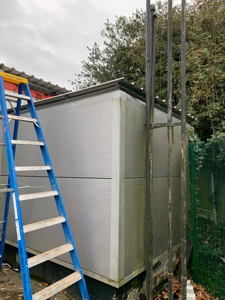 FirstFixGroup's tweet photo. Galleywood, Chelmsford.
#newroofs being formed . 
Day 18 and roof 6 now being done . 
&amp; #valleygutter and #sheeting has begun   #hiproof https://t.co/m9mNv6BBX6