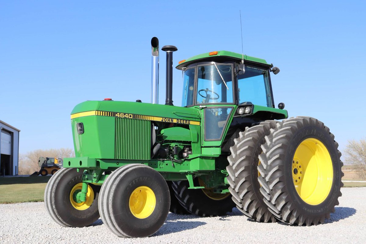 MachineryPete's tweet photo. Wow...check out tractors for sale on @Trac_USA online auction Friday (Nov. 20): '13 JD 8285R from MN w/ only 229 hrs, Gold Key Tour; '15 JD 7210R w/ 111 hrs from ND; '14 JD 8370RT w/ 1776 hrs from KS; Beautiful 1981 JD 4640 w/ 7872 hrs from NE. Sale info: https://t.co/CDRk6fQOUv https://t.co/kYn7fX6hko