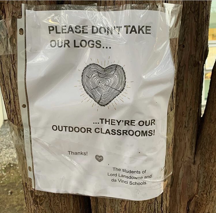 Feeling soo happy with our outdoor classroom 🌳 #happymonday #kindergarden #classroom