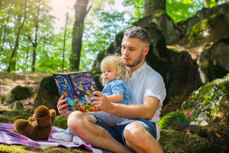 FamilyLearnin12's tweet image. #EncourageLearning Help your child develop reading skills and a love for reading by filling his world with reading. Read to your child frequently. Have your child real aloud. Create a family reading time where everyone focuses on reading for 20 minutes a day. 📖
.
.
. 
#Famil...