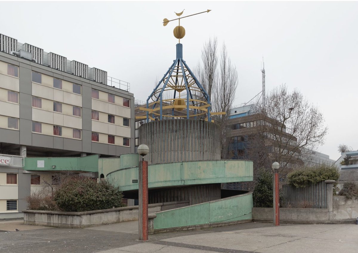 Abstract public sculpture in Bobigny, Aire des Neyrolles, Mauléon, & Noisy-le-Grand: