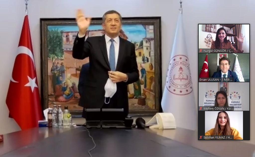 EmlakErgene's tweet photo. Tekirdağ ZİYA ÖĞRETMEN ile Buluştu Youtube mebbasin de Canlı Yayınlanan buluşma öğretmenlerimiz tarafından da büyük ilgiyle izlendi.Bu Buluşmada Okulumuzu Temsil eden Öğretmenlerimiz Ümran AKINER ve Nurgül GÜNGÖR'ü tebrik ederiz.
@tcmeb @ziyaselcuk @ersanulusan @csarili @hete61 https://t.co/3bN5hI9tkZ