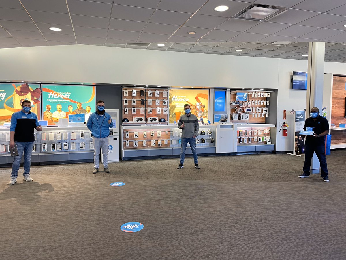 BakerJoshuaR's tweet photo. AT&amp;T always doing GREAT things! #THANKSGIFTING #FeedingFlorence https://t.co/Lad5QiH7IN