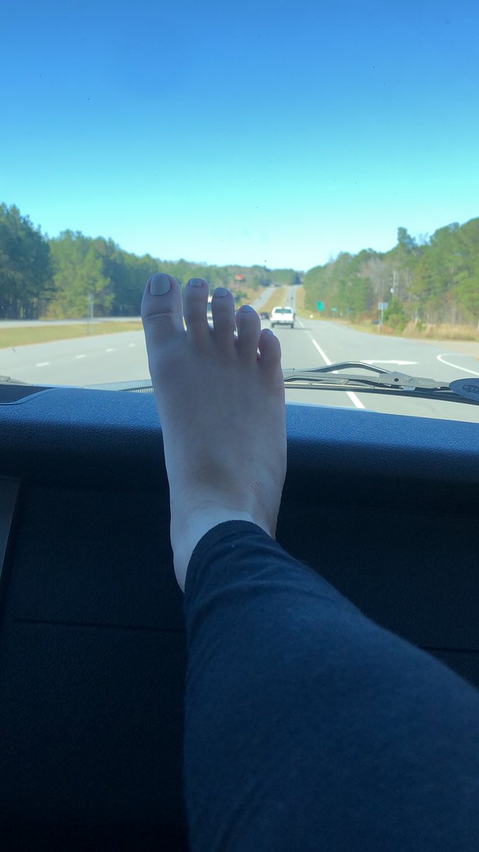 tessamarks17's tweet photo. Got my toes out just to step on you !
Let me drain you and show you what a real goddess looks like !

#find #findom #feet #footworshi̇p https://t.co/Uqz6J9Eirx