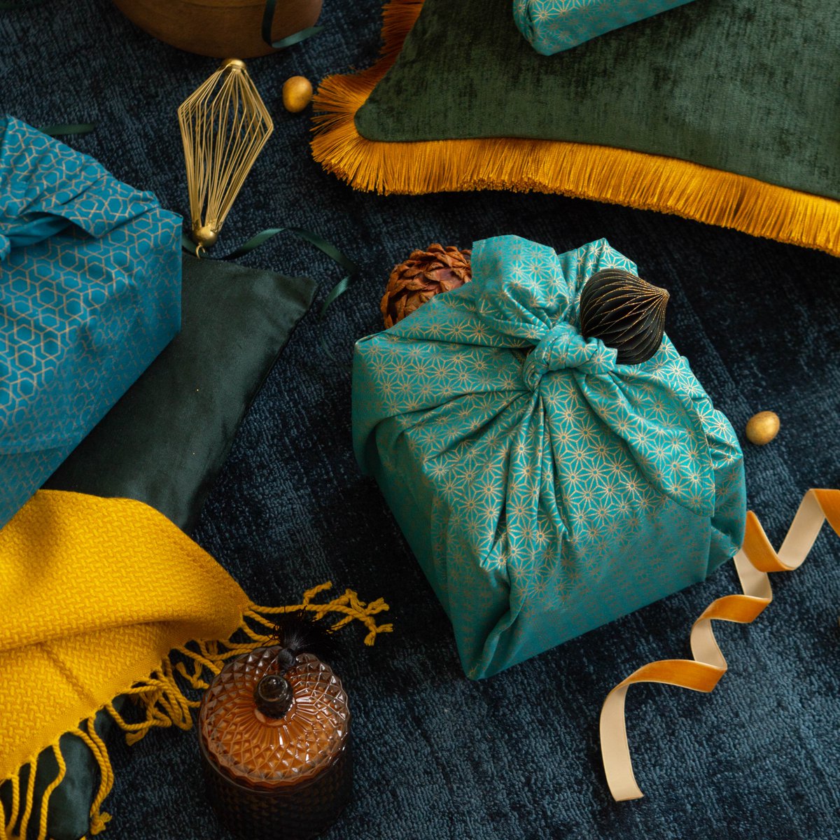 100Wrap's tweet photo. Reusable gift wrap that lasts a lifetime. #sustainablechristmas #ecochristmas #reusablewrapping #reusablegiftwrap #ecobirthday #zerowastechristmas #christmasjoy #christmascheer #Christmas2020 https://t.co/zEy7wNmevB
