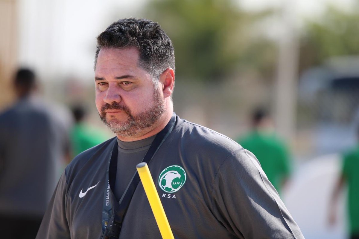 مدرب منتخبنا🌛