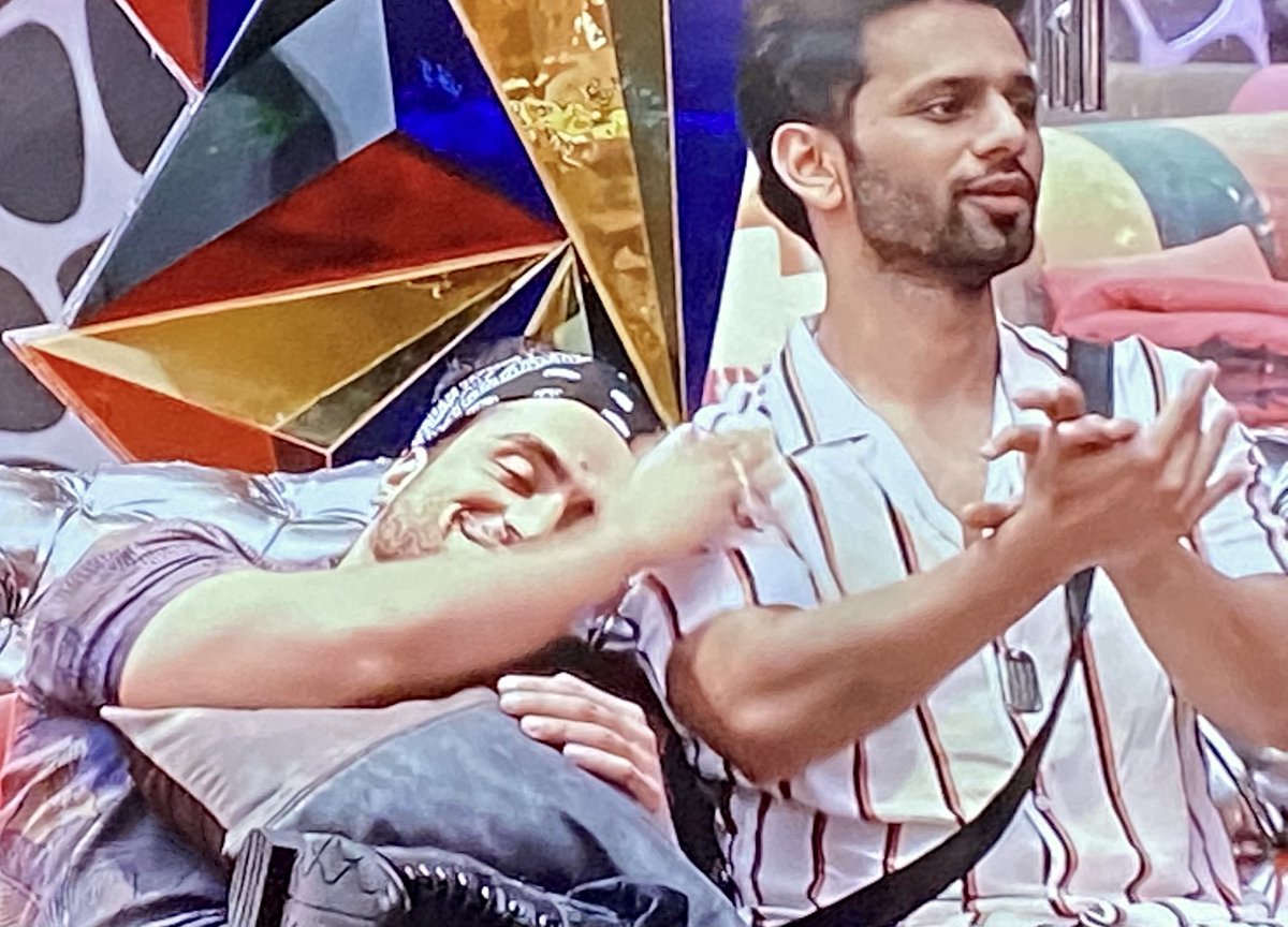 sandeepsahajpal's tweet photo. Condemned to watch #RealityShow #BigBoss_Tak, and almost predict what’s going to happen as everything is #MostPredictable ... But, here are just 10-11 contestants having severe #EgoClashes, and I can show you most smooth daily flow of work in thousands of inhabitants at #Gurukul https://t.co/MT1d5AH51l