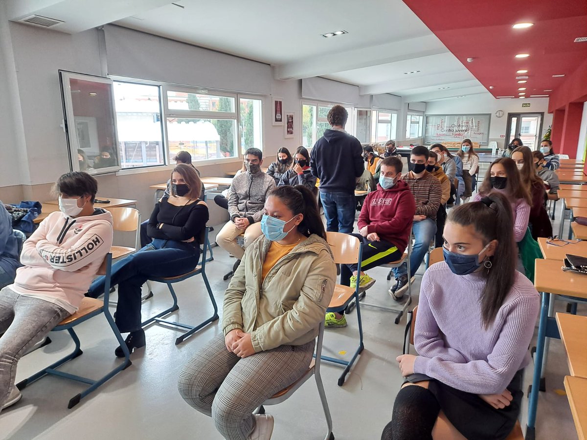 CJ_SCarabanchel's tweet photo. Este domingo, el grupo de jóvenes 1 compartió sus reflexiones con el resto de compañeros, incluidos a los peques

#algonuevoestábrotando 🌱 https://t.co/lz7EbwgVO5