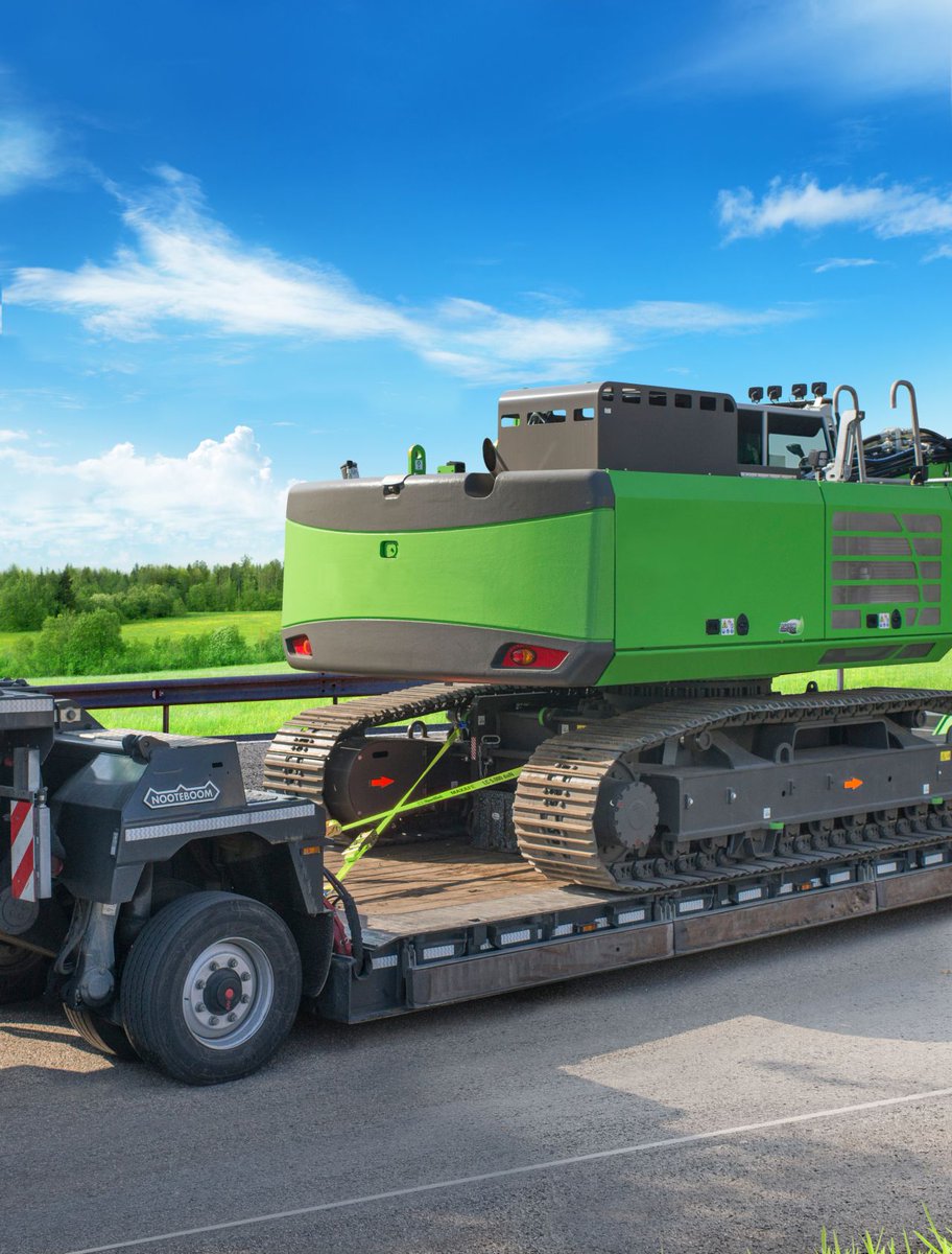 Ladungssicherung ist wie Bergsteigen: Man muss sich zu 100 Prozent auf sein Equipment verlassen können. Schwerlastzurrgurte von SpanSet nehmen selbst einen tonnenschweren Bagger an die kurze Leine. Mehr dazu gibt es hier: bit.ly/36sYsXC