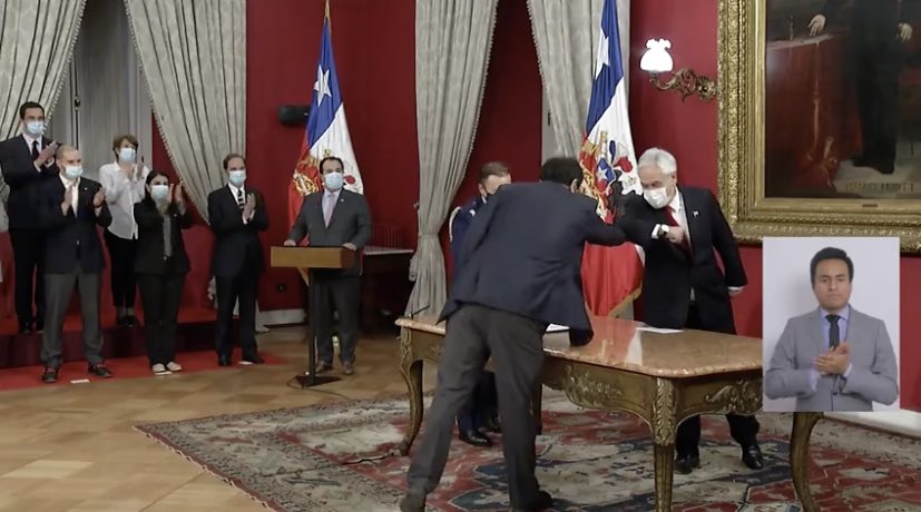 ManoliNazal's tweet photo. Felicitaciones al nuevo ministro del Interior @RodrigoDelgadoM. Desde LaAraucanía le damos la bienvenida y le deseamos todo el éxito en su gestión donde estaremos apoyándolo para seguir construyendo un mejor país🇨🇱 Finalmente agradecer a @victorperez_v por su trabajo y dedicación https://t.co/9SU3m9UeoU