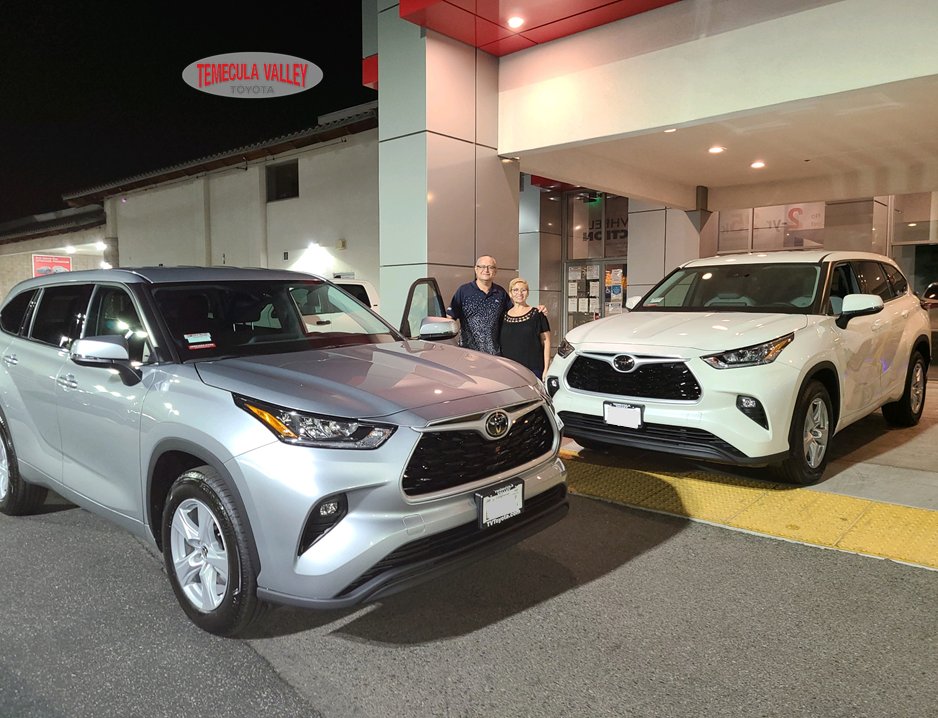 TV_Toyota's tweet image. Francisco and Danika from Corona are loving their his-and-hers Highlanders, purchased with great assistance by Carl Burt. Interested in a new or quality pre-owned #TemeculaValleyToyota vehicle? Call 951-383-3068 and ask for Carl. #LetsGoPlaces #CallCarl #CoronaToyota #Highlander