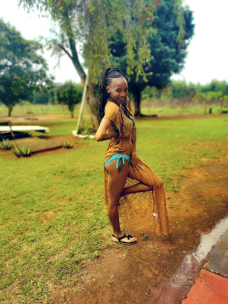 MolemoR's tweet photo. Shandis tsa #30PlusLookChallenge https://t.co/7XtU5mV5sM