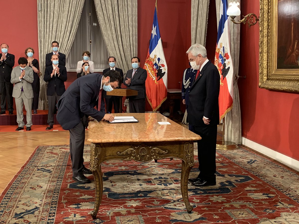 AHORA – El Pdte <a href="/sebastianpinera/">Sebastian Piñera</a> toma juramento a <a href="/RodrigoDelgadoM/">Rodrigo Delgado Mocarquer</a> como nuevo Ministro del <a href="/min_interior/">Ministerio del Interior</a>. 
#BienvenidoMinistroDelgado