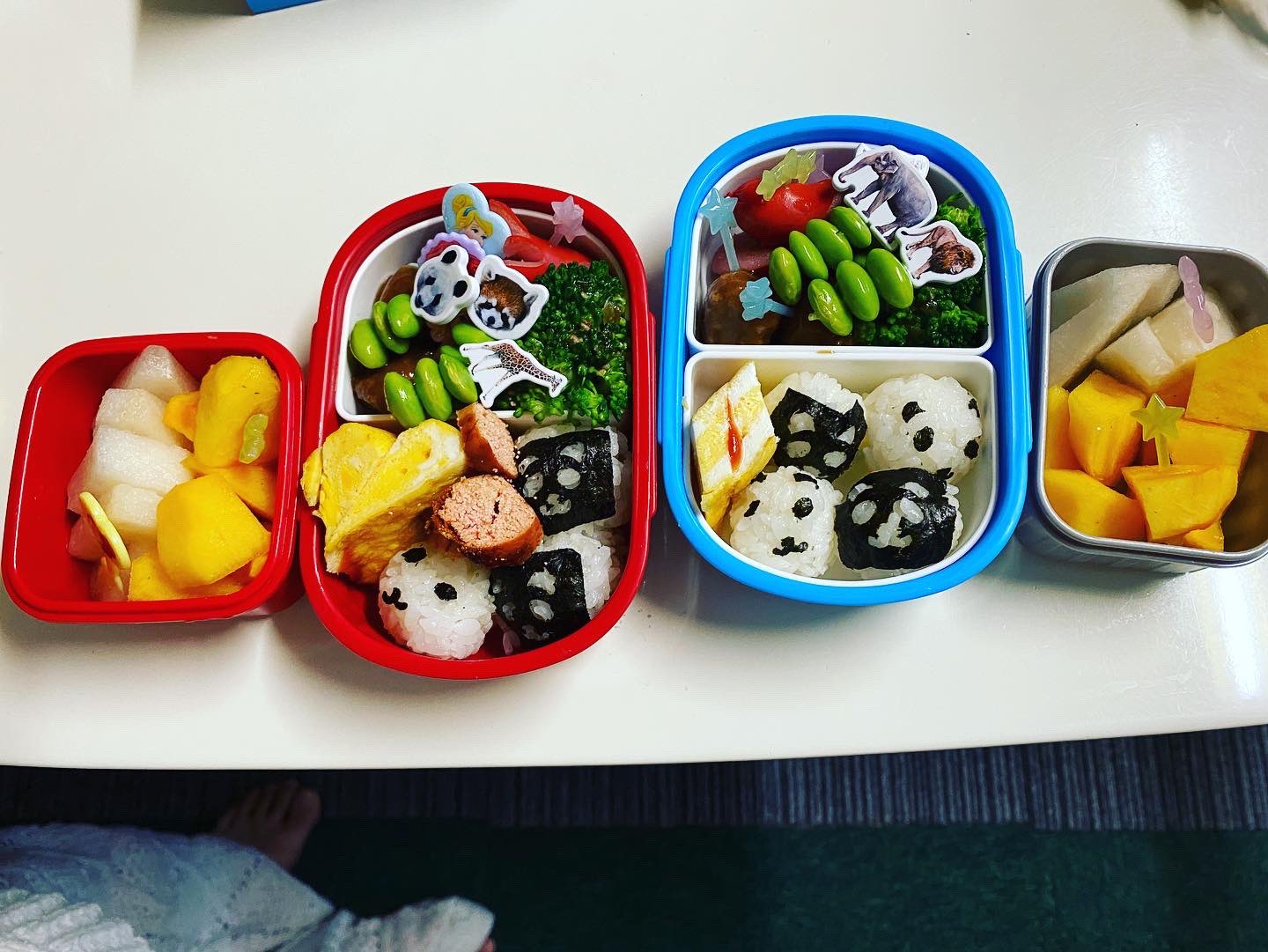 さくらんこ 今日は子供達は遠足のため 年に２回しかないお弁当の日 張り切っていたけど まさかの旦那が作ってくれるというので 材料や中身を話し合って構想を固めて 作ってくれたー やだ 可愛いー 美味しそうー 保育園 遠足弁当 旦那作