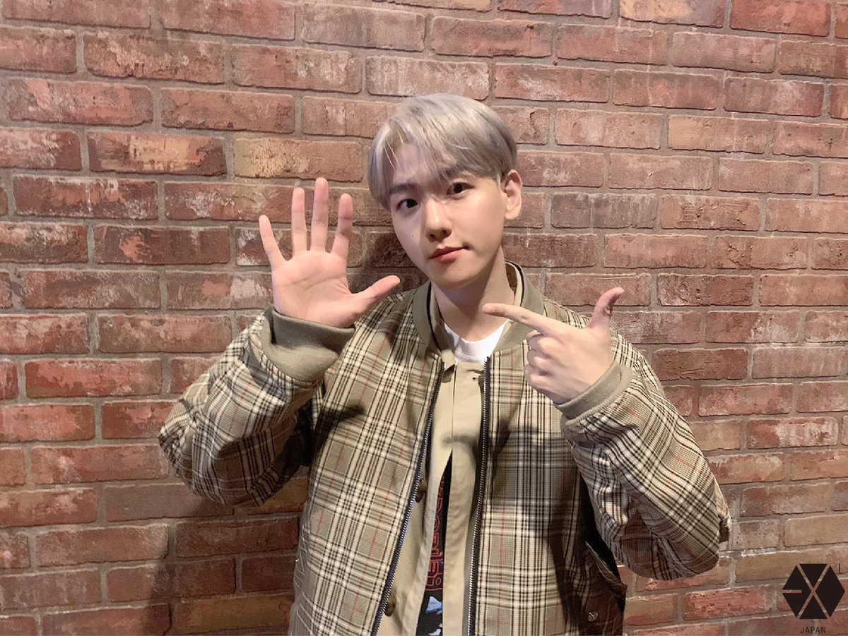 loeyeolllie's tweet photo. I’m Voting For EXO For Favorite Social Artist At The #AMAs @weareoneEXO https://t.co/VLn4iKBK10