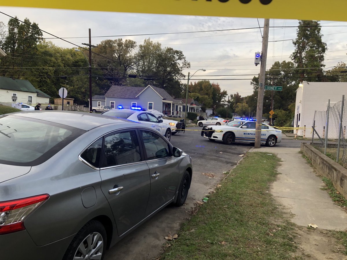 JBroachWMC's tweet photo. #childshot Relative says an 11 year old boy was shot while he walked to the store Police investigating @JBroachWMC https://t.co/scJPCfpMIQ