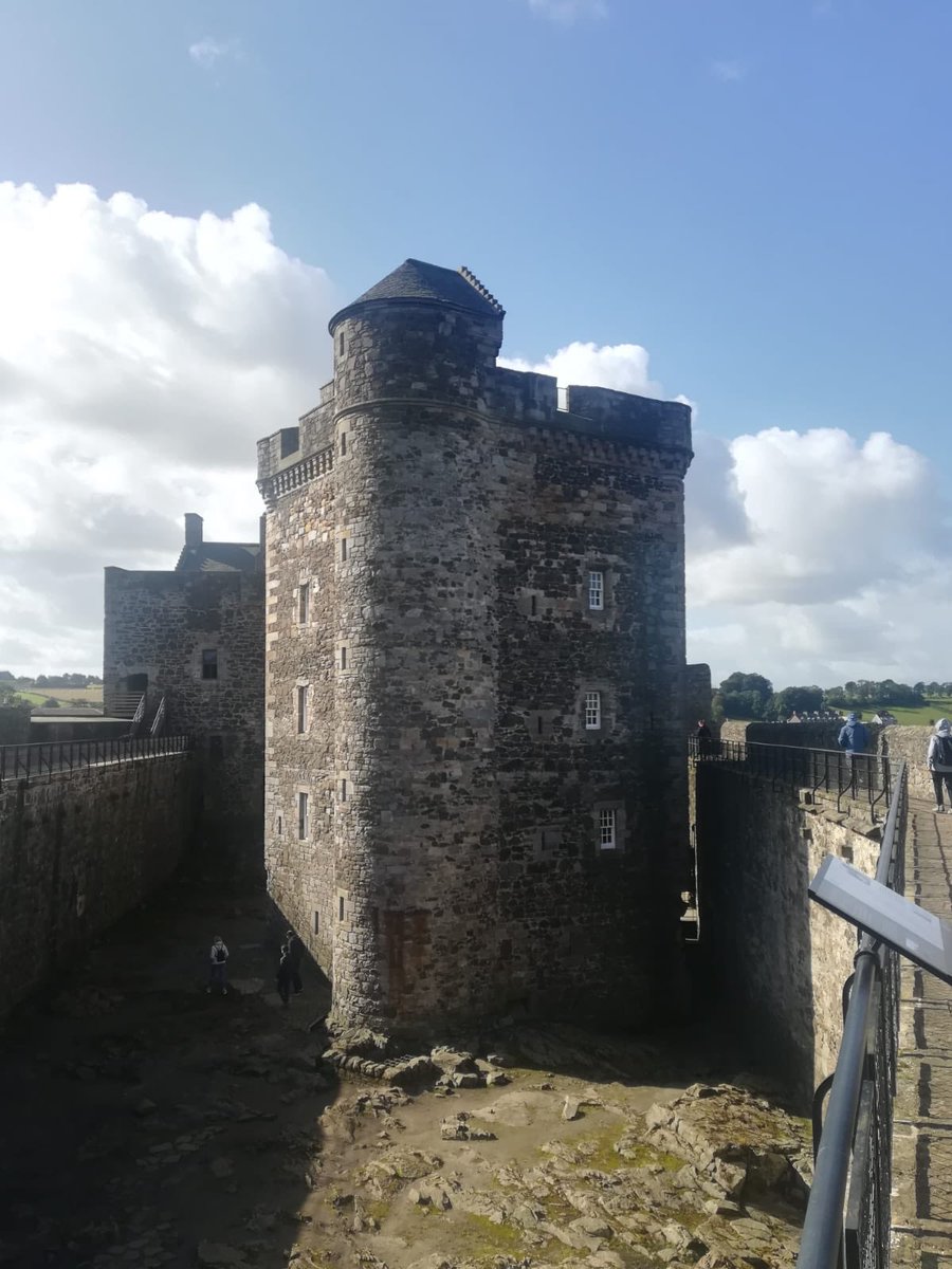 Sion733's tweet photo. @VisitScotland Blackness castle!!!😍😍😍 https://t.co/fsVpVbmtUK