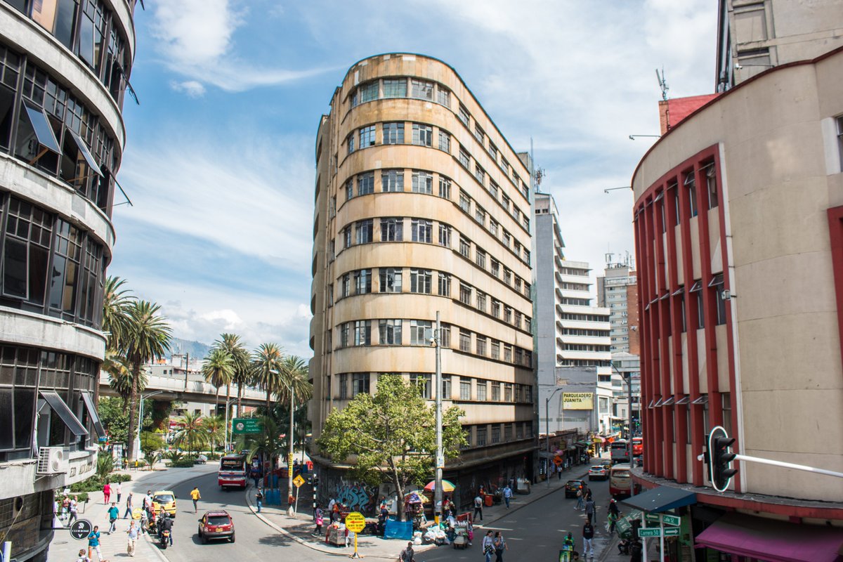 AgenciaAPPMed's tweet photo. #ReviveLaNaviera con la intervención de 2.910 metros cuadrados de fachada de uno de los edificios patrimoniales más importantes en la historia de Medellín. ¿Qué sabes de esta edificación? https://t.co/IPSvQVKJhJ