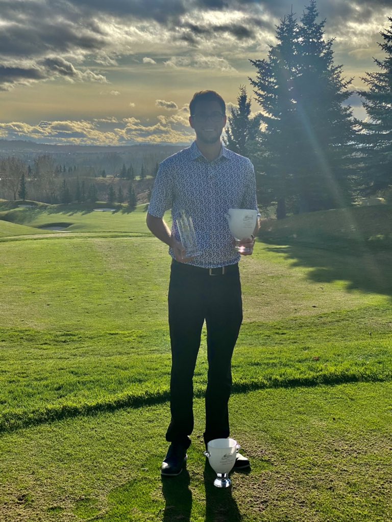 pgaofalberta's tweet photo. Congratulations to our 2020 Player of the Year Riley Fleming (@flemergolf) of @LynxRidgeGC!!!

Riley’s fantastic season included two major Championship wins, best scoring average and 1st on the money list.

See Riley receiving the Award here > https://t.co/vjlBjLyWUO https://t.co/UNOw6dsa2X