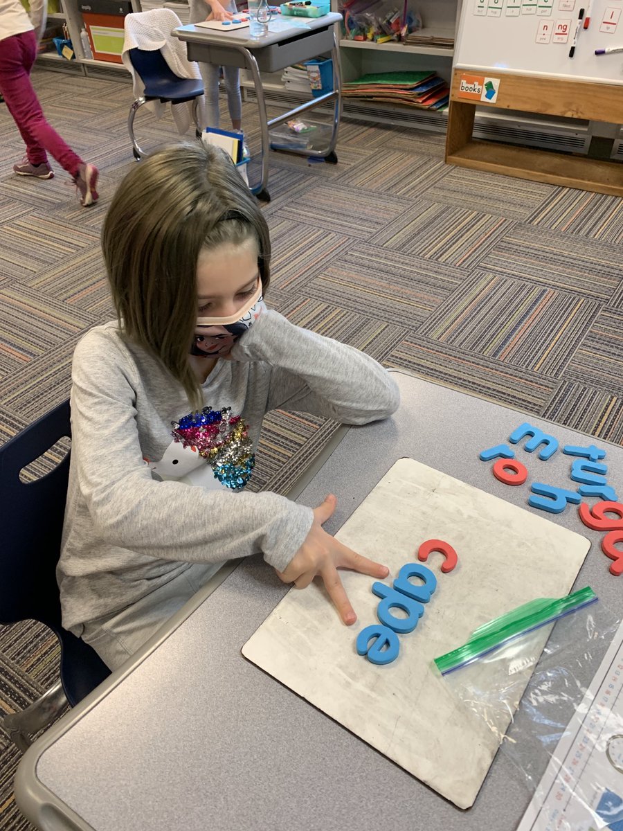MsGiacona's tweet photo. Magic e do your thing! #secondgradeisawesome #allaboutthemindset https://t.co/VDtgr1SMFh