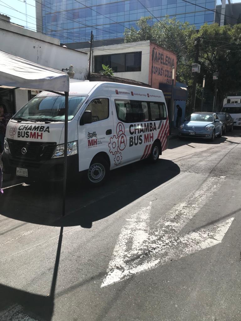 MHDEFOE's tweet photo. Todos los días trabajamos para nuestra comunidad, acercándote la oportunidad de encontrar empleo gracias al #ChambaBusMH. En la @AlcaldiaMHmx entendemos que en algunos momentos es difícil transportarse por ello hacemos accesibles nuestros programas.

#MHelCorazondelaCapital https://t.co/vD1nd2XdSz