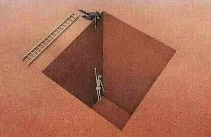 " لا تثق بأحد، فهناك من يتظاهر انه يحبك".