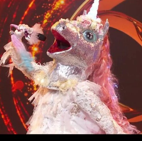 quehostiadices's tweet photo. Unicornio en Estados Unidos VS  Unicornio en España
#MaskSingerEstreno https://t.co/D3w60WvRJZ